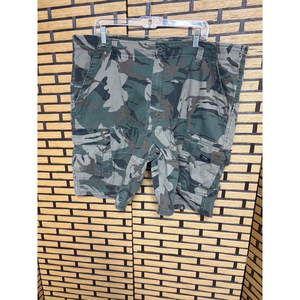 Wrangler Green Camo Shorts Size 40